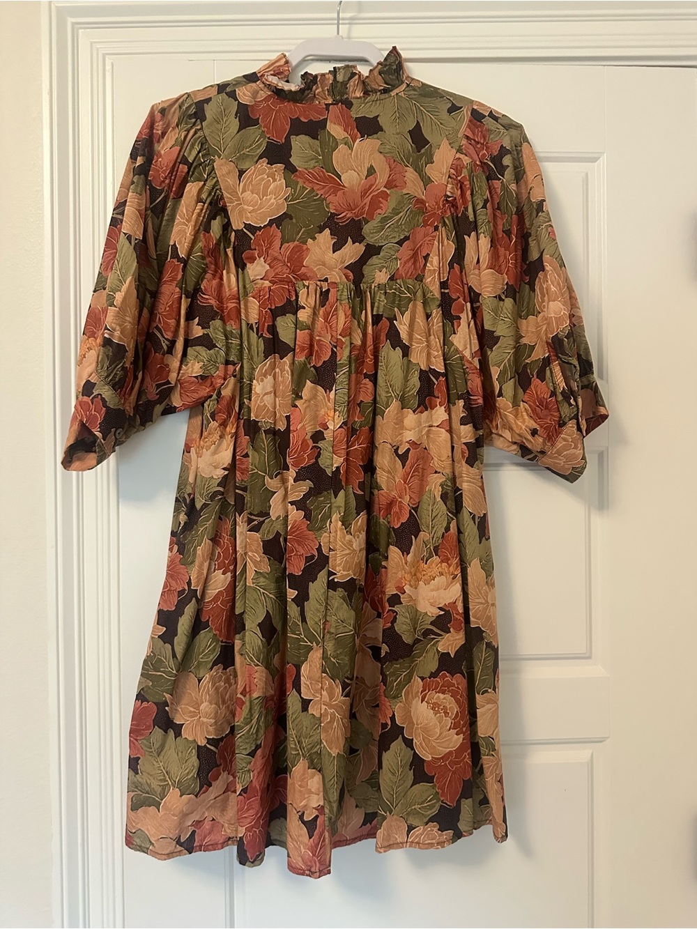 entro Fall Floral Puff-Sleeve Dress in Rust, Olive & Cream - Picture 6 of 8